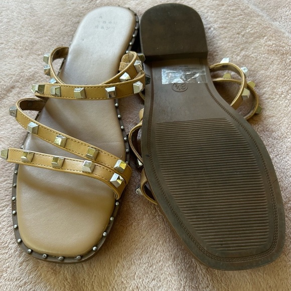 Like New✨Beige Studded Strap Sandals - Picture 7 of 7